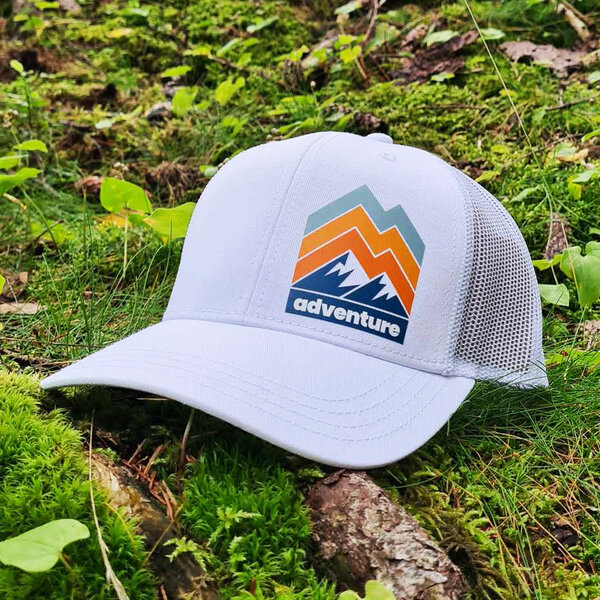 Šiltovka retro adventure štíty hôr - siltovka-adventure