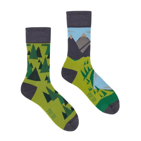 over-the-hills-and-forests-and-far-away-colorful-socks-Spox-Sox-casual-l Veselé ponožky táborák - over-the-hills-and-forests-and-far-away-colorful-socks-Spox-Sox-casual-l